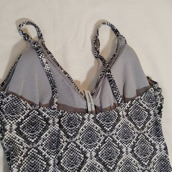 Tommy Bahama Women's New Swimsuit - Picture 9 of 9
